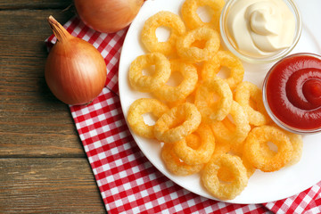 Chips rings with sauce and onion