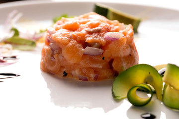 Tartare with salmon and onion