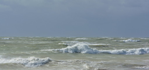 Aufgewühles Meer an der Atlantikküste