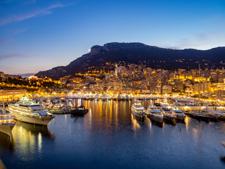 Monaco bij nacht