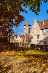 Obraz premium Beautiful autumn colors in the old town