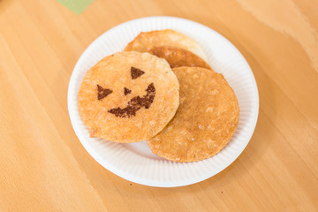  halloween senbei on  paper plate