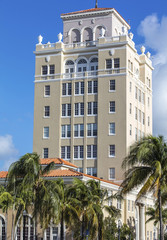 Fototapeta na wymiar Tall building of classic style in Miami Beach, Florida