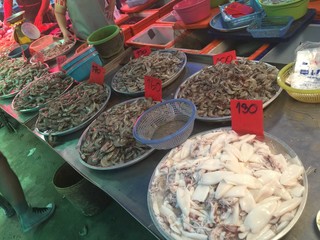 night market © olgalisa88