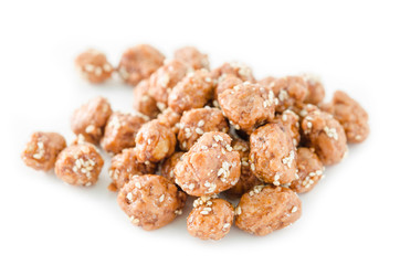 Honey roasted coated peanuts and white sesame seeds.