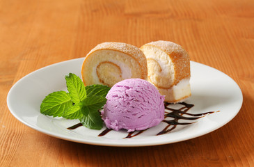 Swiss roll with ice cream