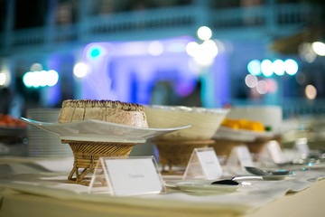Decorating desserts was prepared for the wedding party.