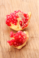 Granada on wood chips