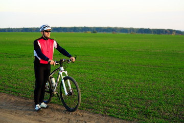 Obraz premium Mountain Bike cyclist riding outdoor