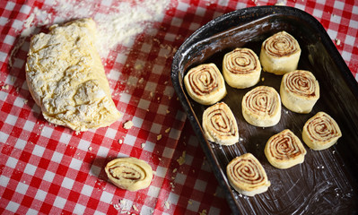 Baking cinnamom rolls