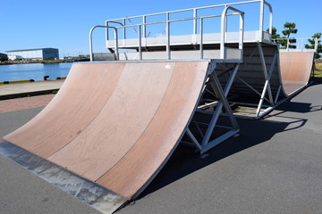 スケートボード場／山形県の庄内地方で、スケートボード場を撮影した写真です。