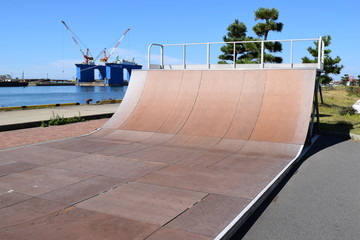 スケートボード場／山形県の庄内地方で、スケートボード場を撮影した写真です。