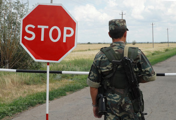 Armed guards with Kalashnikov at a checkpoint July 9, 2007 in Saratov (Russia) at the exercises to detain terrorists.