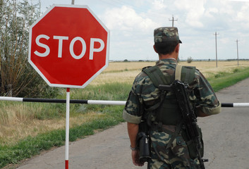 Armed guards with Kalashnikov at a checkpoint July 9, 2007 in Saratov (Russia) at the exercises to...