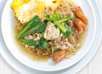 Fried noodle in gravy with pork and fresh vegetable