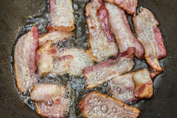 frying bacon in the teflon pan