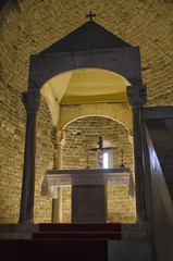 The altar and apse of a church © Lineas@1703