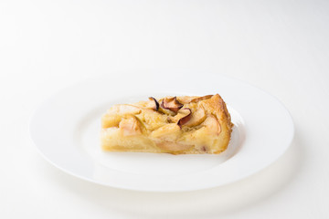 Obraz na płótnie Canvas Slice of apple pie on white background
