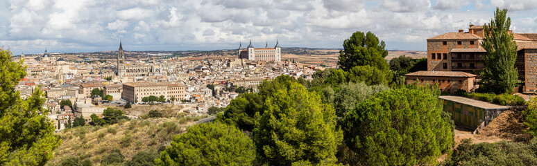 Fototapeta na wymiar Vistas de Toledo desde el Parador