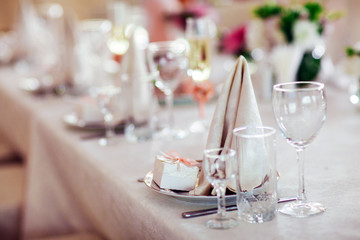 Wedding table decorations in restaurant.