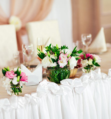 Wedding table decorations in restaurant.