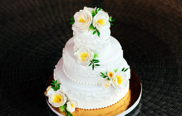 Obraz na płótnie Canvas Handmade wedding cake.