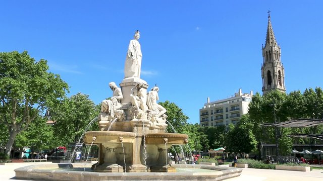La fontaine de l'esplanade à Nîmes
