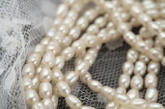 Pearls necklace/Pearls necklace on the table.