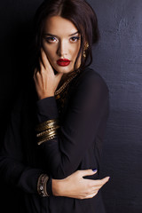 Naklejka premium gorgeous woman with dark hair and bright makeup with luxurious bijou