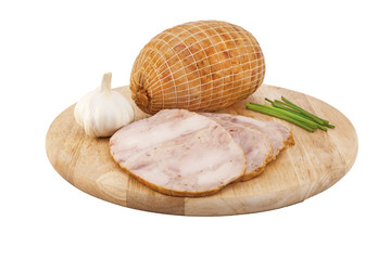 Ветчина на деревянной доске