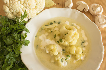 Cauliflower soup with cream