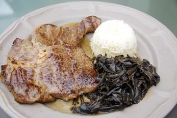 Basse côte de boeuf sauce au poivre