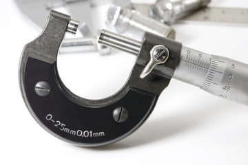 Obraz premium Micrometer/Used and dirty micrometer, device used to tiny measurements on the table.