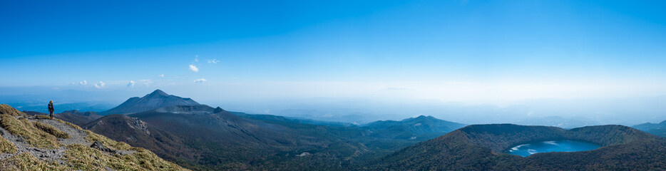 霧島ジオパーク 韓国岳より高千穂峰、新燃岳、大浪池そして遥かに桜島を望む