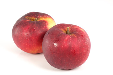 Fototapeta na wymiar Red apple/Red apple on white background.