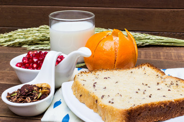 Healthy breakfast : milk, fruit, Chocolate granola and Whole wheat Bread.