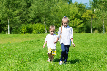 Obraz premium Brother and sister in the park a summer day
