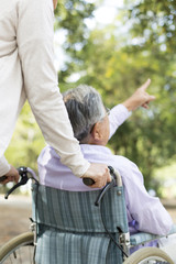 Obraz premium 介助後ろ姿