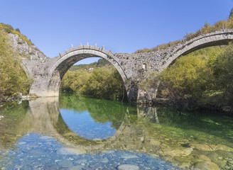 Fototapeta na wymiar Ioannina Zagoria, Kalogeriko old arch bridge, autumn, river