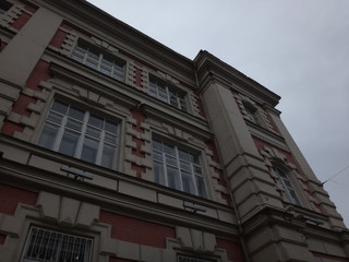 Дом на фоне неба