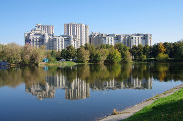 Fototapeta na wymiar MOSCOW, RUSSIA - September 23, 2015: Housing estate in Izmaylovo