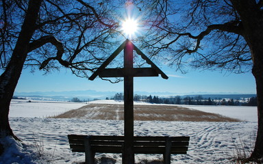 Bavarian wayside cross in winter - Wegkreuz an sonnigem Wintertag