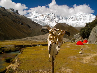 Camp de base du Tocclaraju, Cordillère Blanche, Pérou