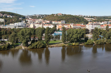 Fototapeta na wymiar Вид на Прагу со стен крепости Вышеграда. Чехия