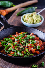 Hackfleisch mit Tomaten und Jalapenos