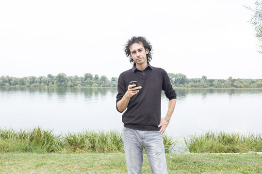 ragazzo al cellulare