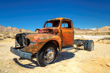 Fototapeta na wymiar Old farm truck left in the desert