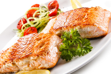 Grilled salmon and vegetables 