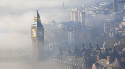 Ciężka mgła uderza w Londyn - 94710163