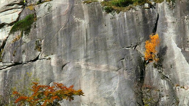 free climbing in val di Mello (Italy)